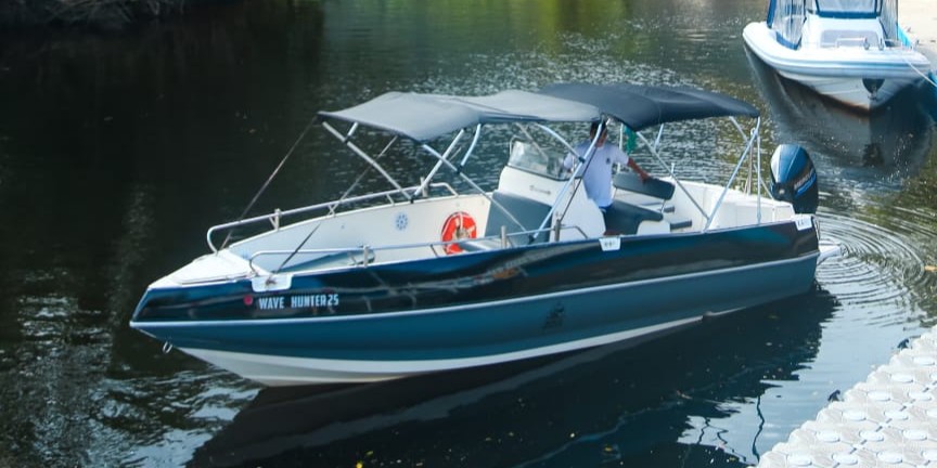 Passeio de Lancha Wave Hunter em Ilhabela