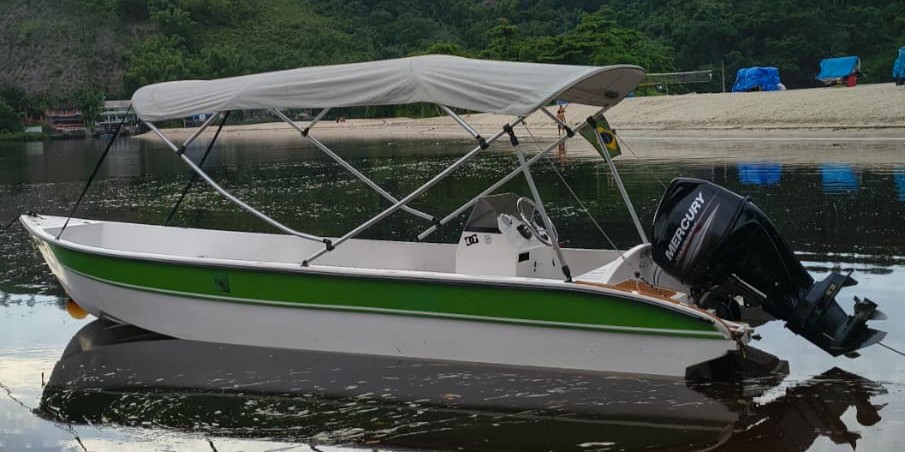 Passeio de Lancha Vitare 190 em Ilhabela