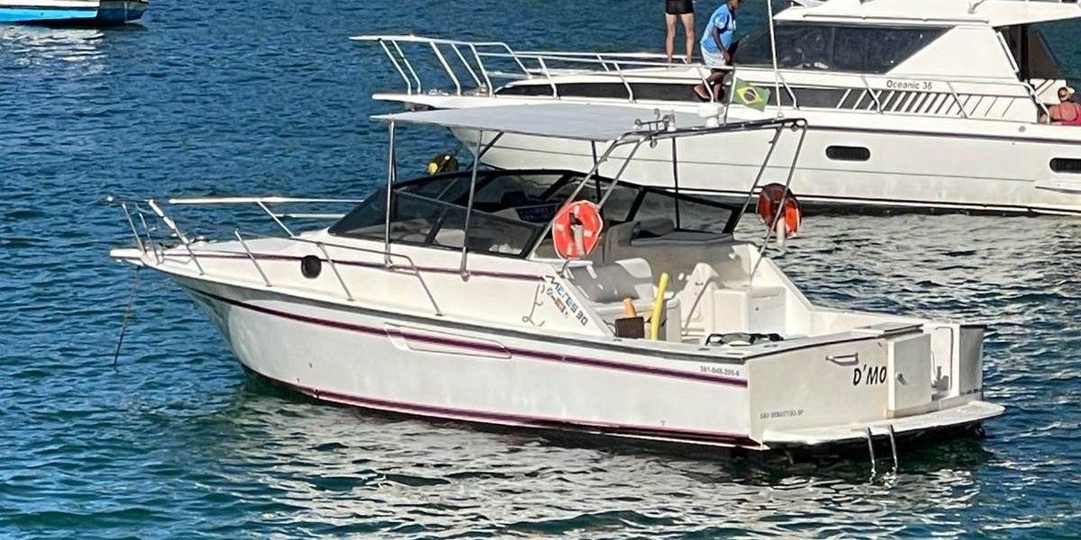 Passeio de Lancha Mares em Ilhabela