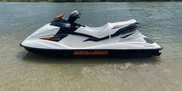Passeio de Seadoo Gts 130 em Ilhabela