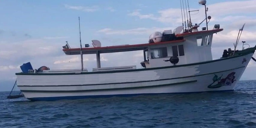 Passeio de Barco de Pesca Barco em Ilhabela