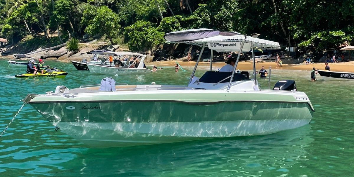 Passeio de Lancha Riostar em Ilhabela