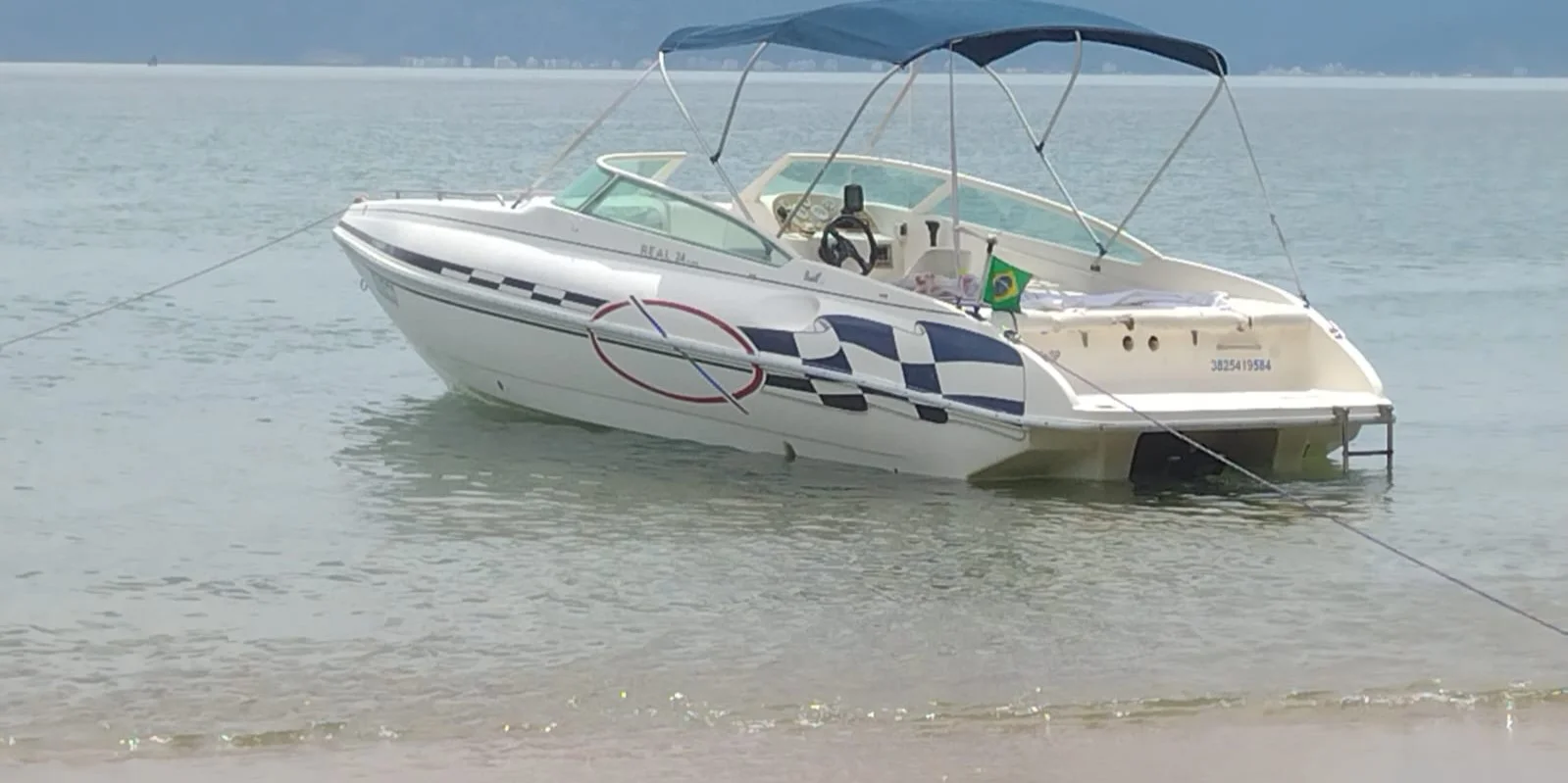 Passeio de Lancha Real Class em Ilhabela