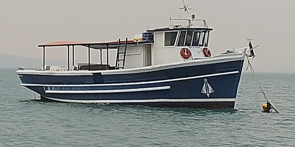 Passeio de Barco de Pesca Barco em Ilhabela