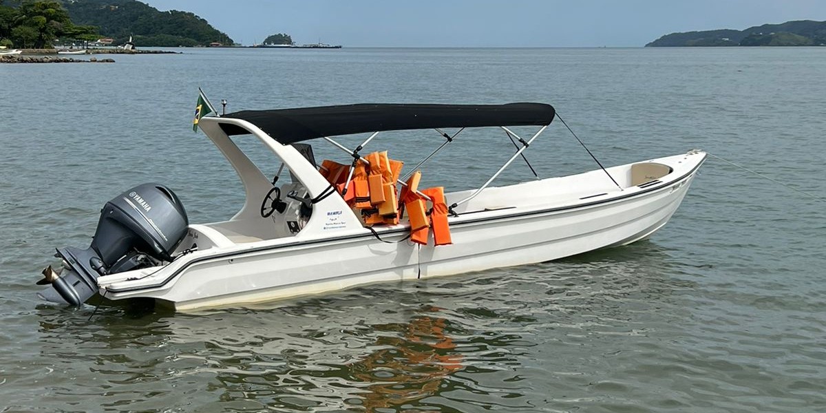 Aluguel de Lancha CF em Ilhabela