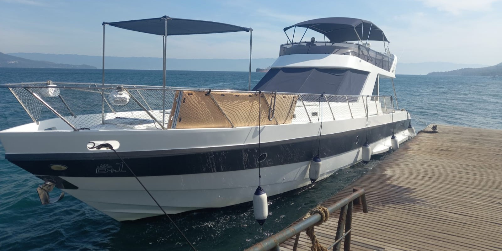 Aluguel de Lancha DM em Ilhabela